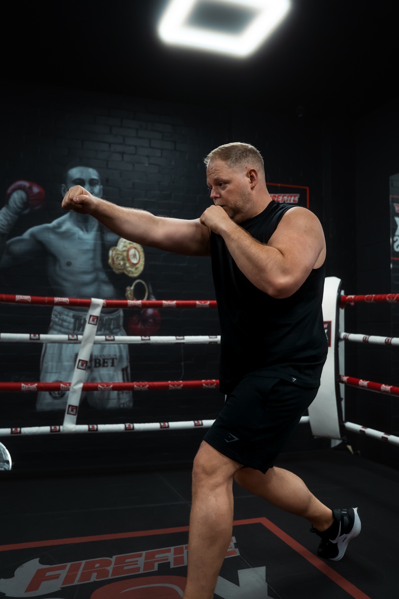 Damien Pearl boxing training - shadowboxing in the ring